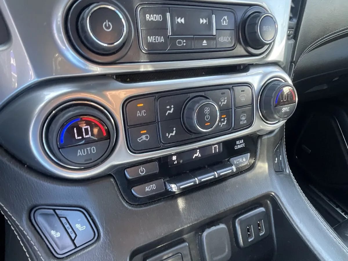 Chevrolet Suburban 5.3l Lt 4wd Su At 5p año 2021