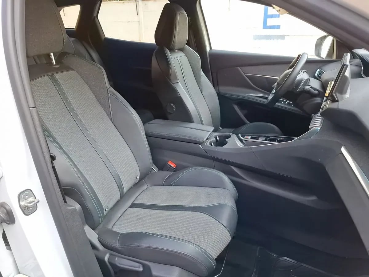 Peugeot 3008 1.5 Allure Pack Bluehdi 130 4x2 Eat8 5p año 2024