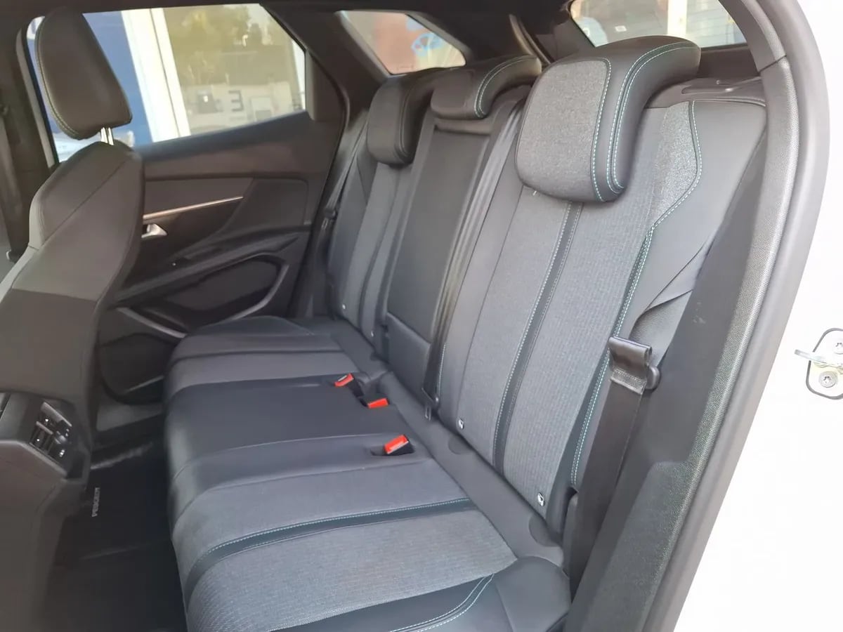 Peugeot 3008 1.5 Allure Pack Bluehdi 130 4x2 Eat8 5p año 2024