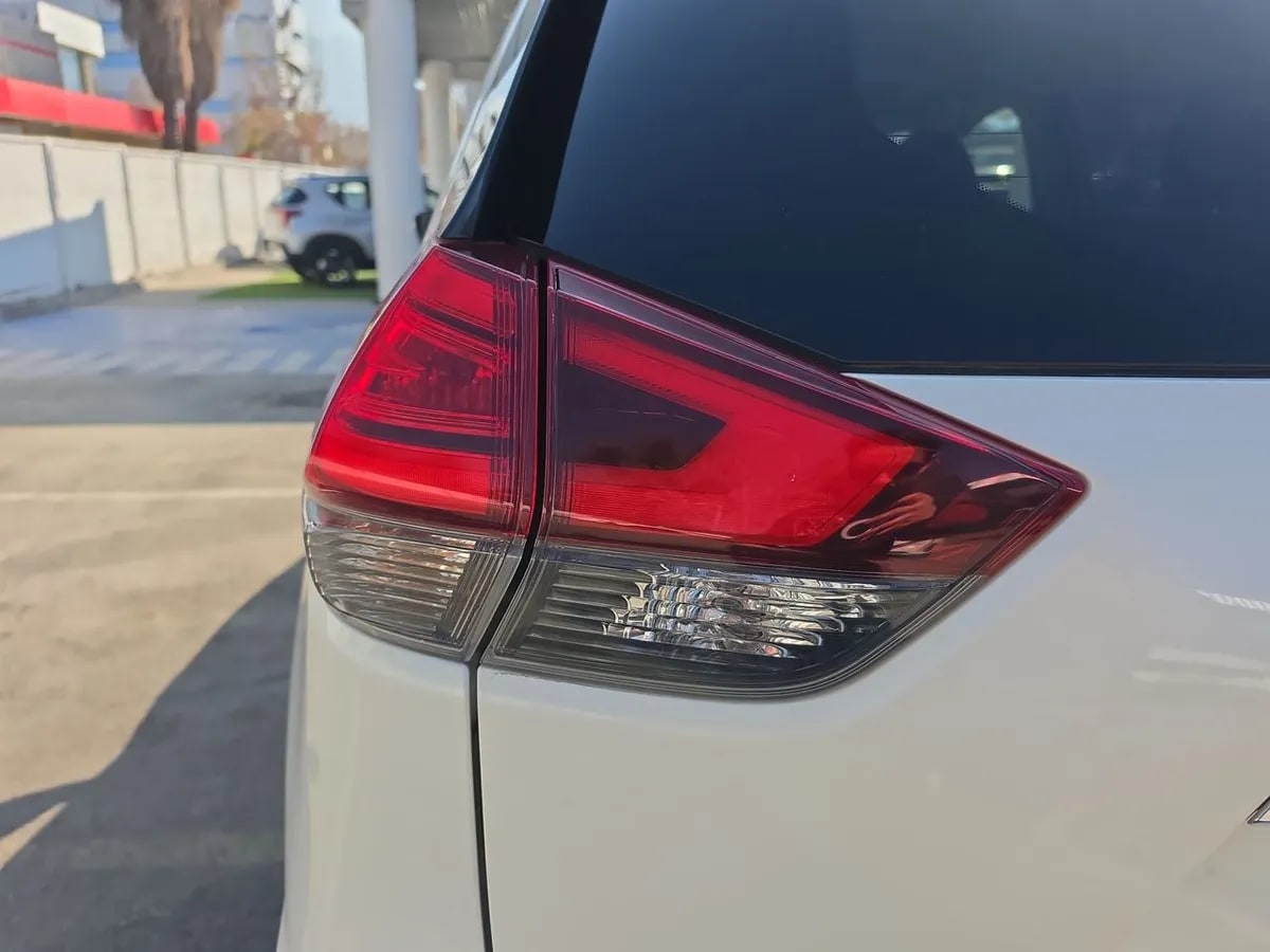 Nissan X-Trail 2.5 Advance 4x2 Cvt At 5p año 2019