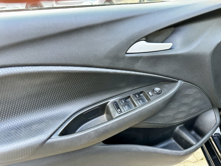 Chevrolet Onix Sedan Ltz 1.0 Mt año 2023