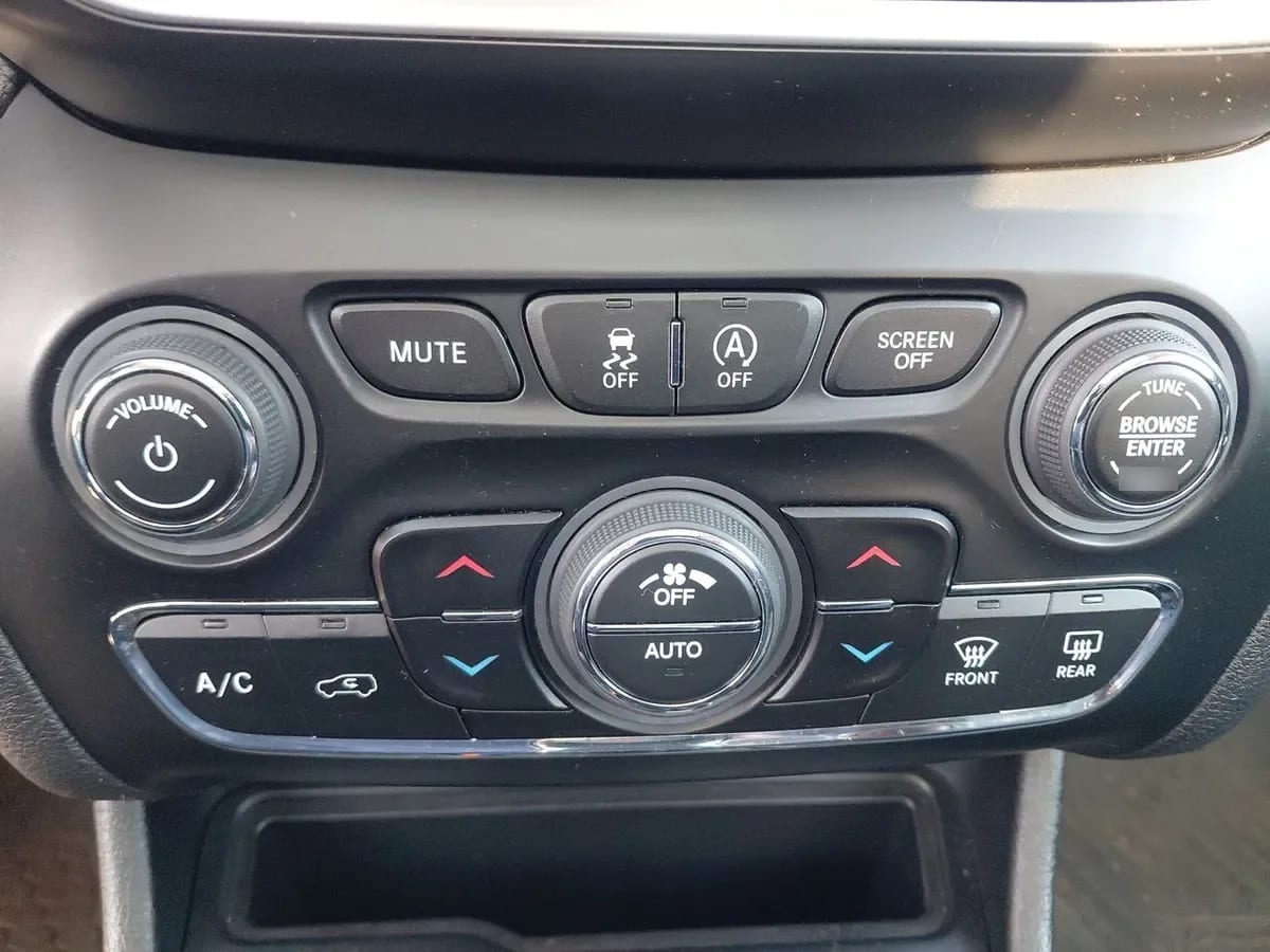 Jeep Cherokee 3.2 Limited 4x4 At 5p año 2019