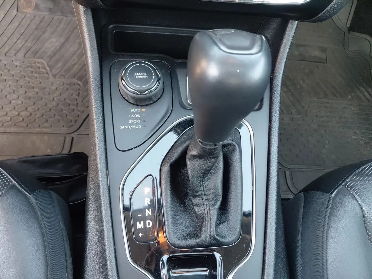 Jeep Cherokee 3.2 Limited 4x4 At 5p año 2019
