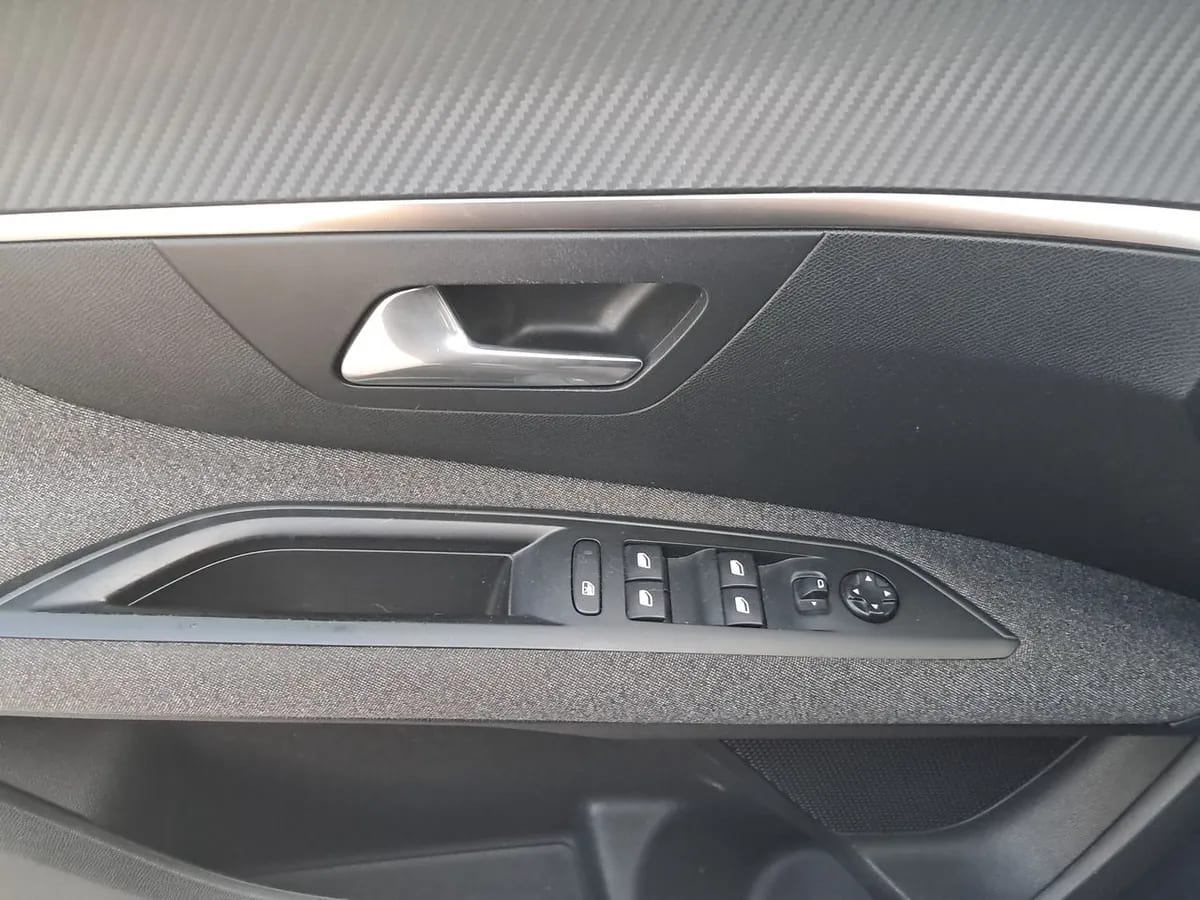 Peugeot 3008 1.5 Active Bluehdi 4x2 130 Mt6 5p año 2019