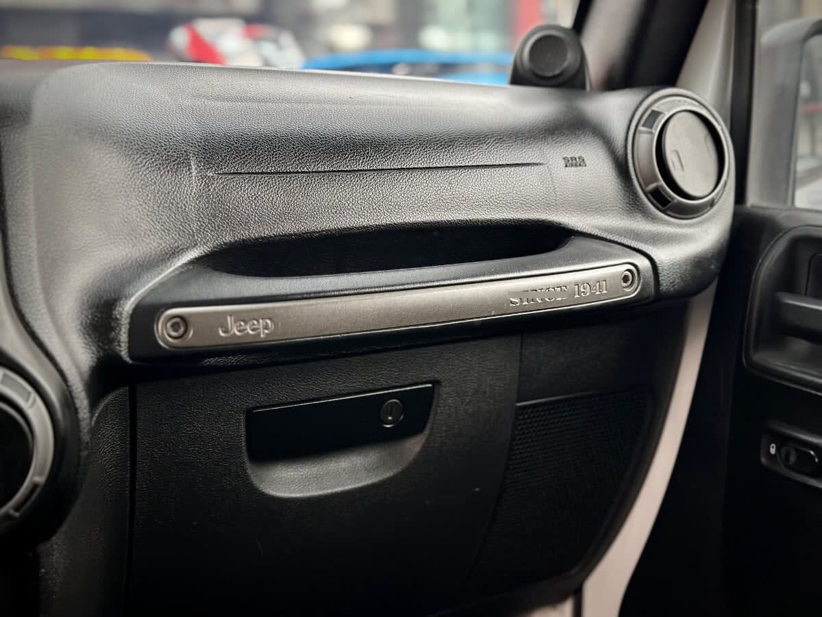 Jeep Wrangler Unlimited Sport año 2014