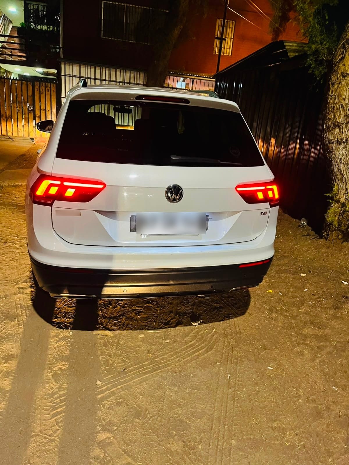 VOLKSWAGEN TIGUAN 1.4 Tsi Trendline 150hp Mt año 2018