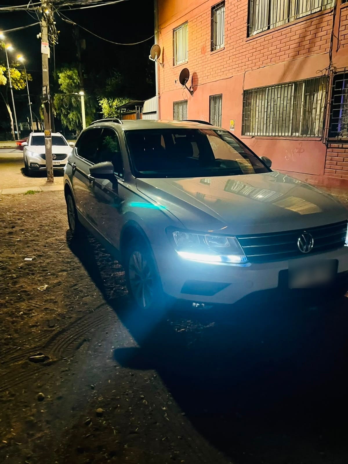 VOLKSWAGEN TIGUAN 1.4 Tsi Trendline 150hp Mt año 2018
