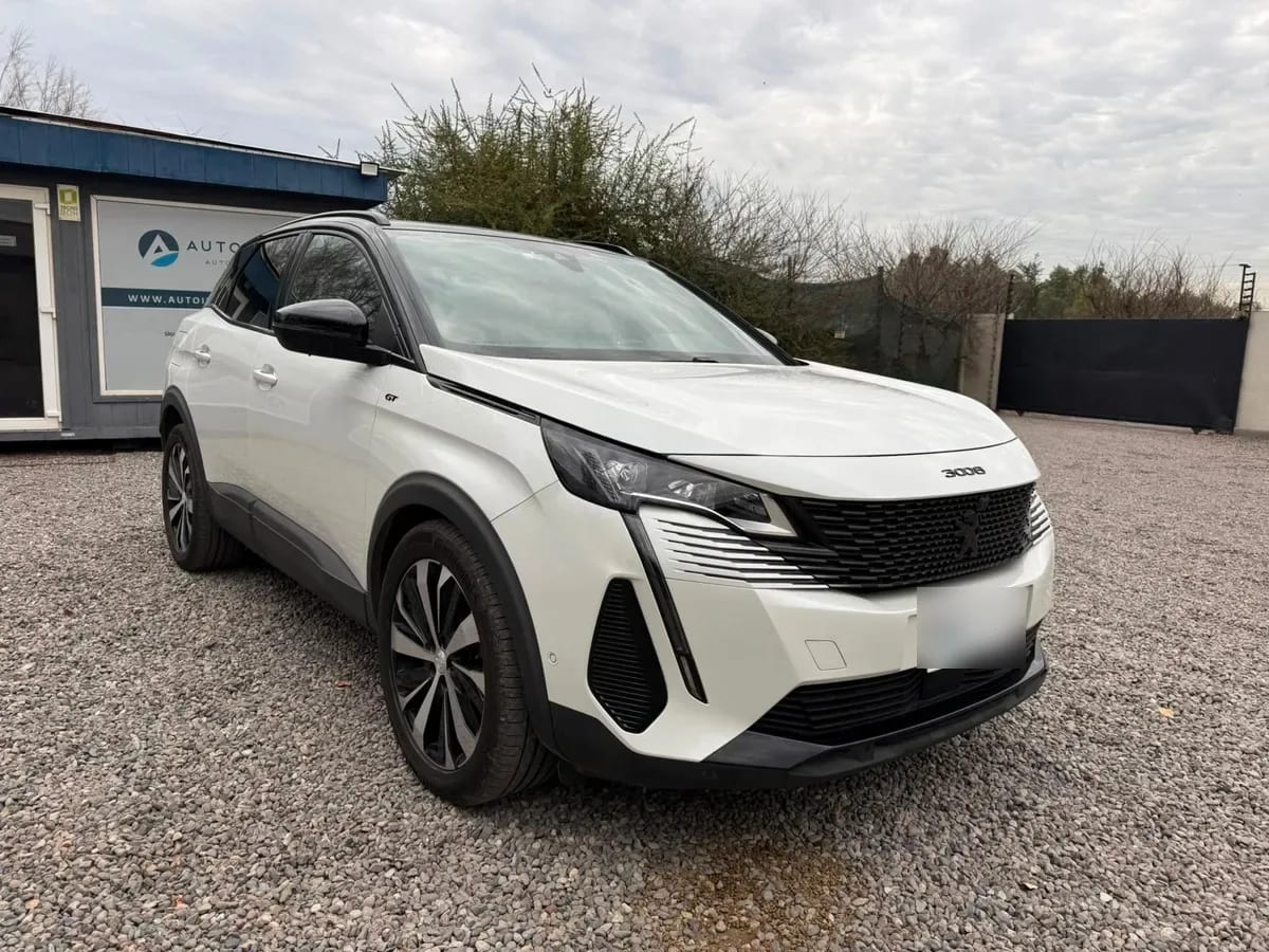 PEUGEOT 3008 1.5 Gt Black Pack Bluehdi 130 Eat8 At año 2024