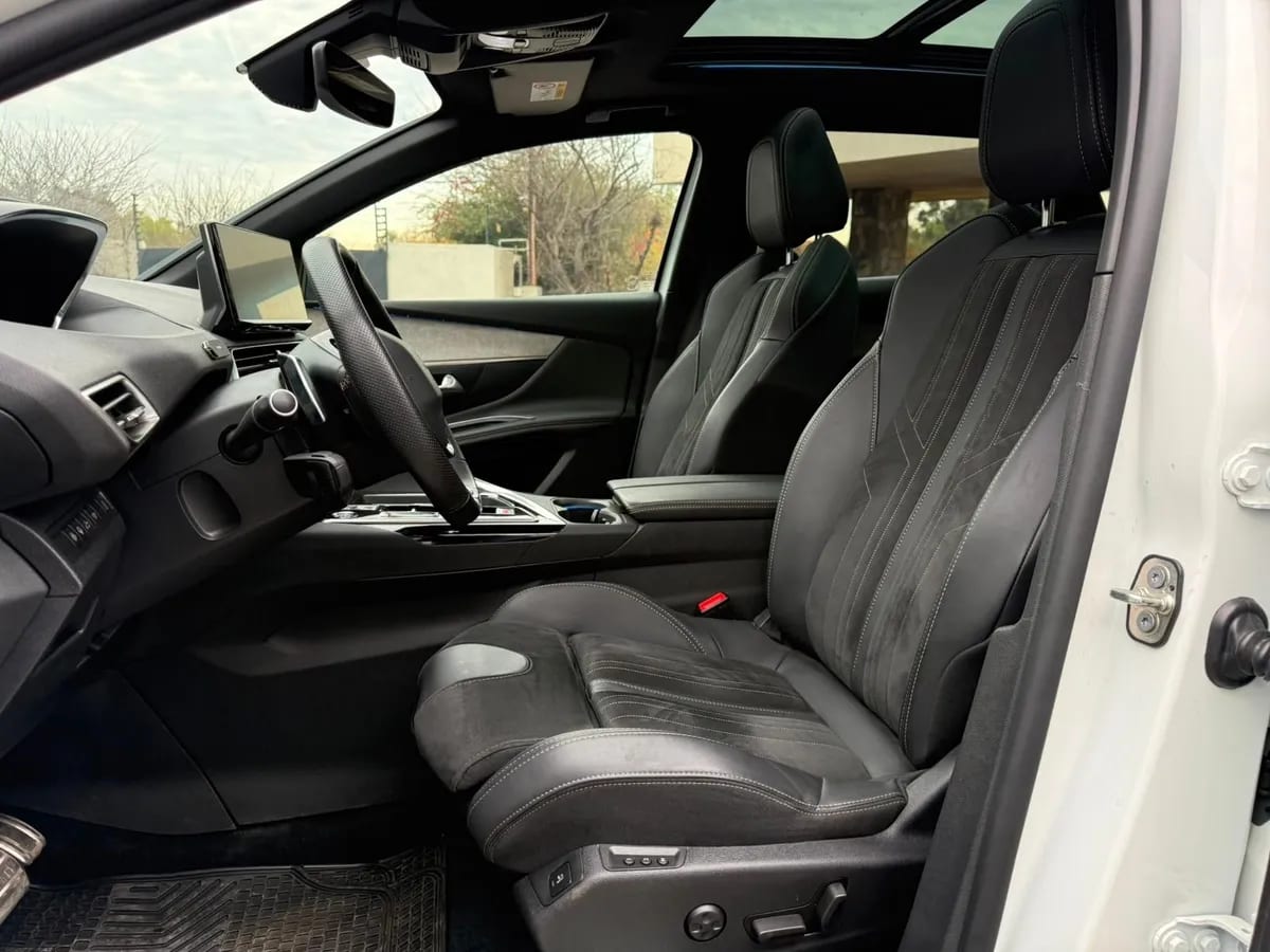 PEUGEOT 3008 1.5 Gt Black Pack Bluehdi 130 Eat8 At año 2024