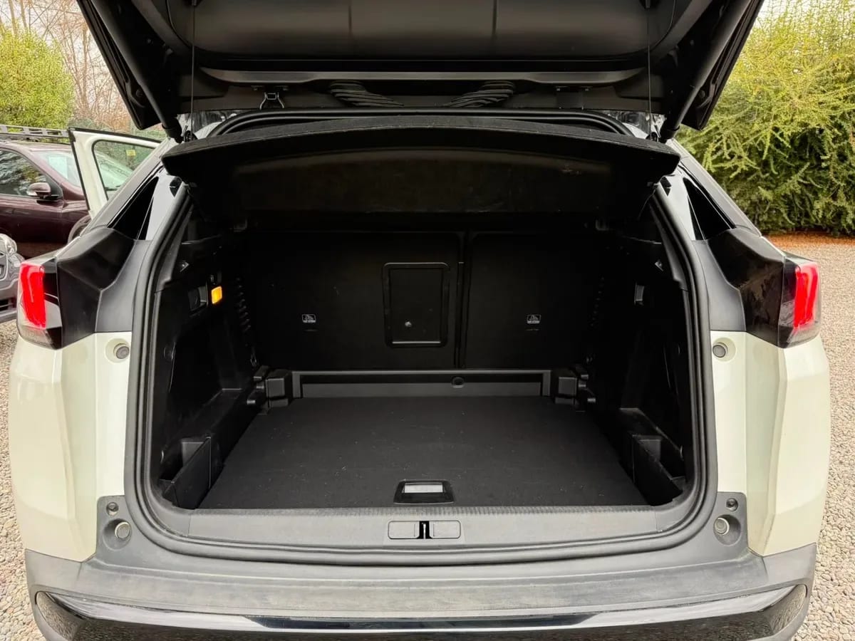 PEUGEOT 3008 1.5 Gt Black Pack Bluehdi 130 Eat8 At año 2024