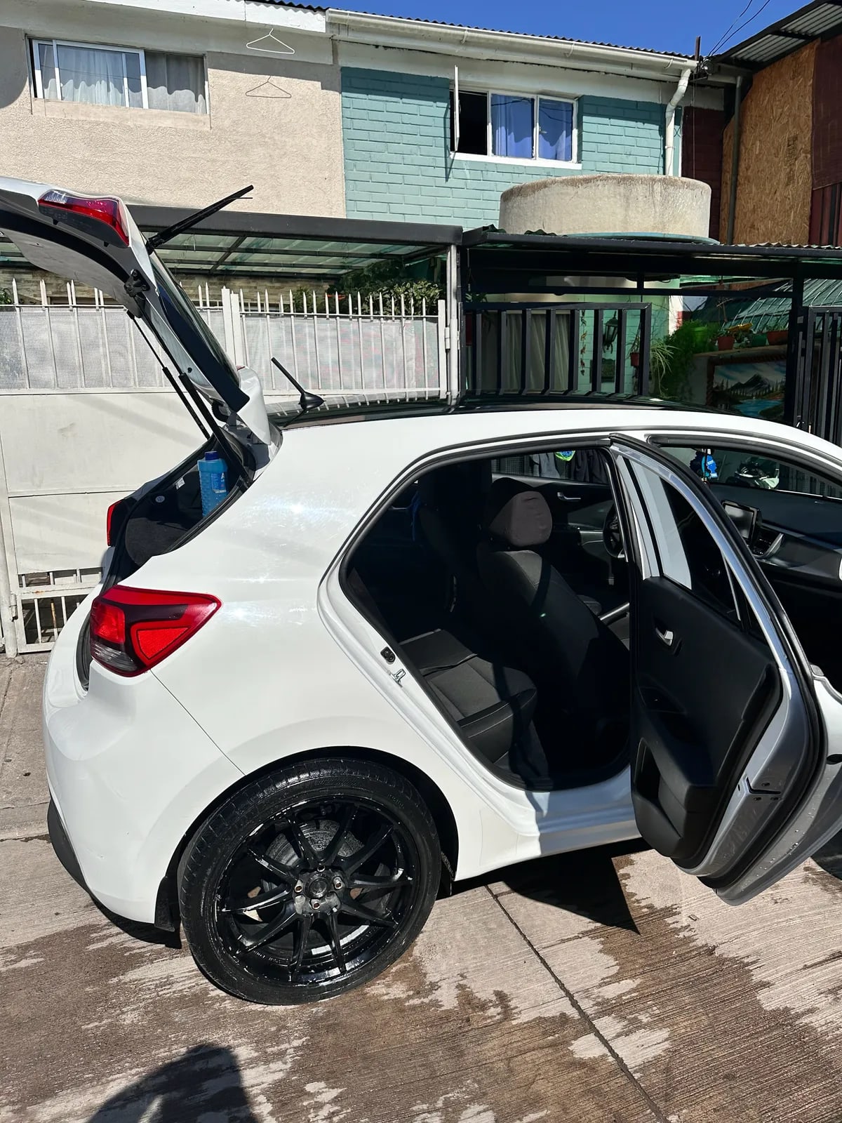 Kia Rio 5 1.4 Lx Ac Mt año 2022