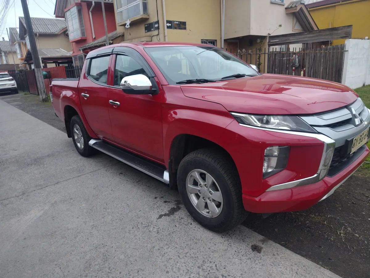 MITSUBISHI L200 2.4 Td Katana Crt Mt 4x4 Diesel año 2022