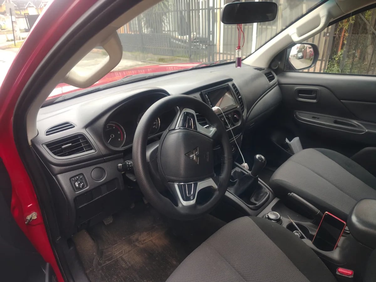 MITSUBISHI L200 2.4 Td Katana Crt Mt 4x4 Diesel año 2022