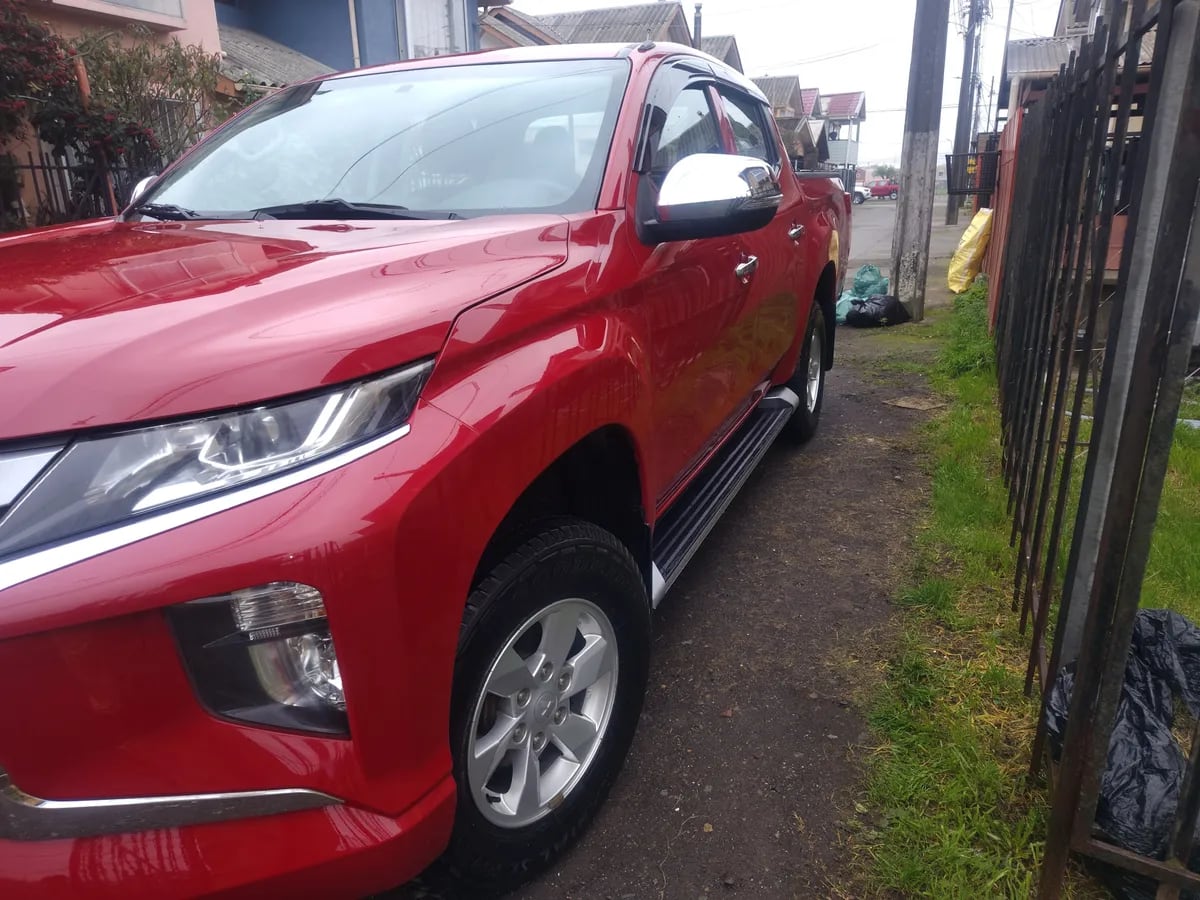 MITSUBISHI L200 2.4 Td Katana Crt Mt 4x4 Diesel año 2022