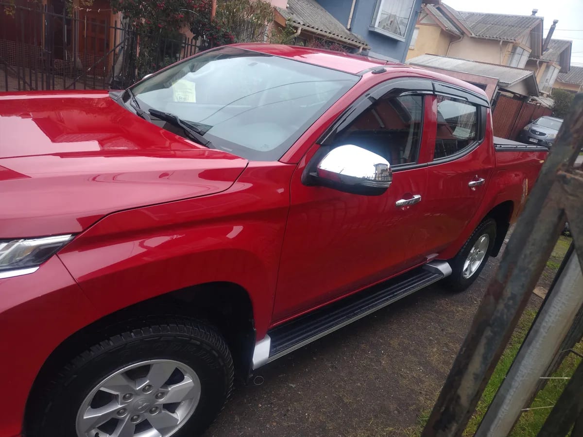 MITSUBISHI L200 2.4 Td Katana Crt Mt 4x4 Diesel año 2022