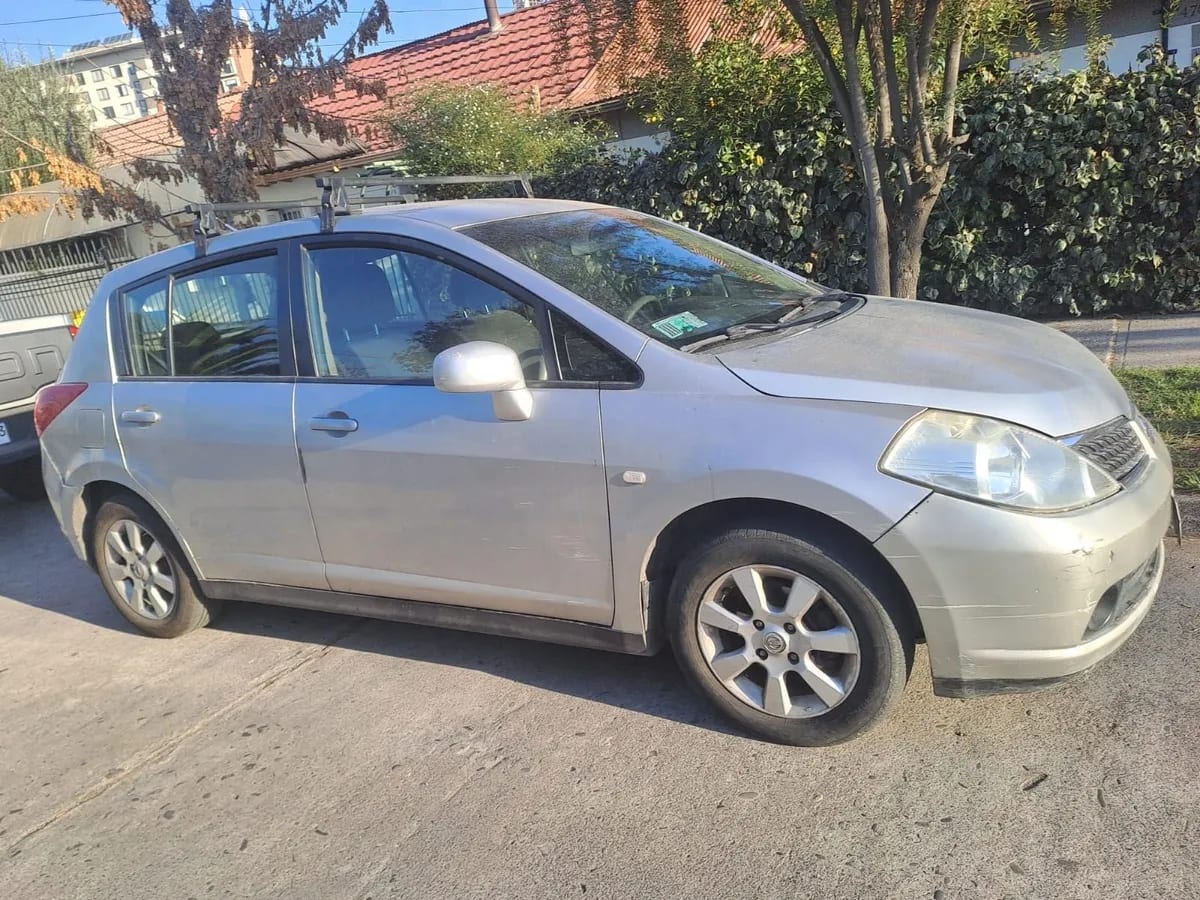NISSAN TIIDA 1.6 Hatchback Le Ac Mt 4x2 año 2007