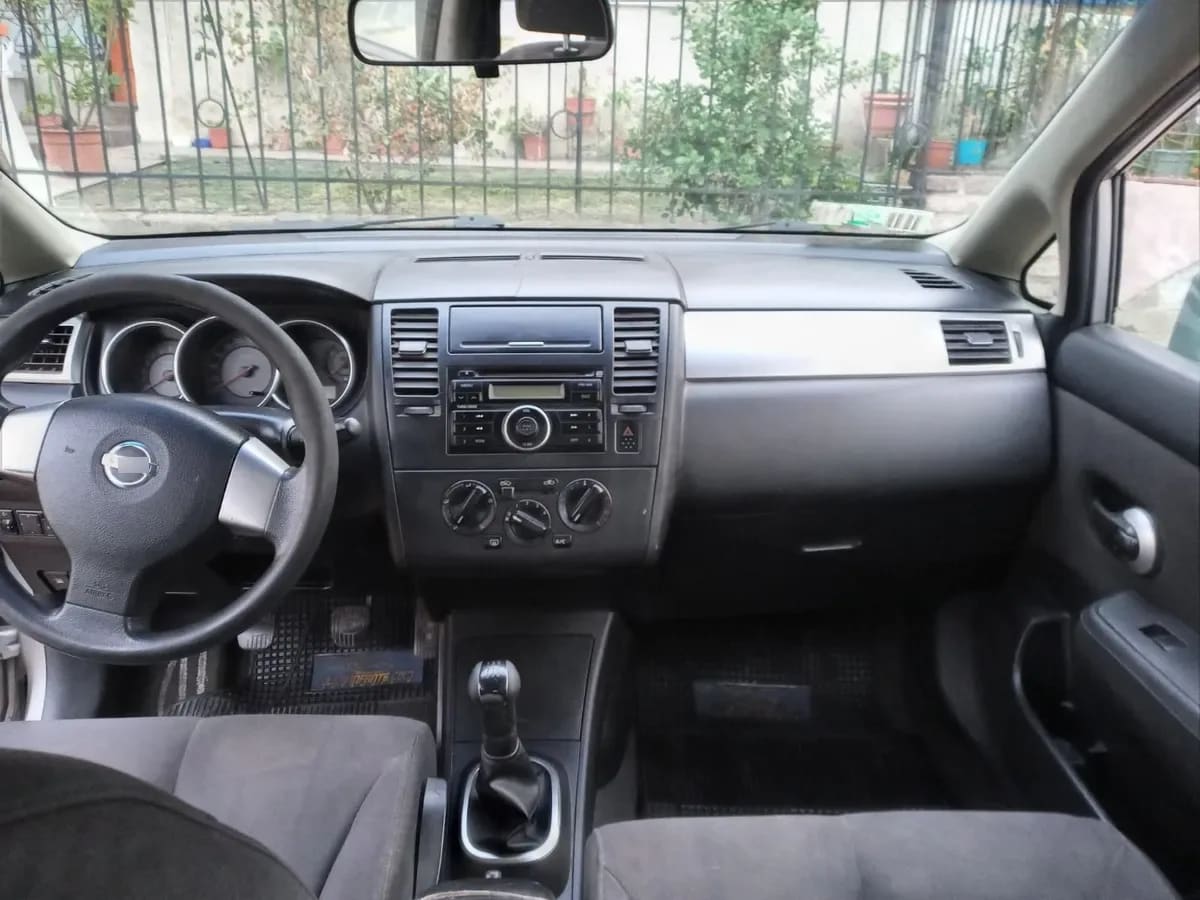 NISSAN TIIDA 1.6 Hatchback Le Ac Mt 4x2 año 2007