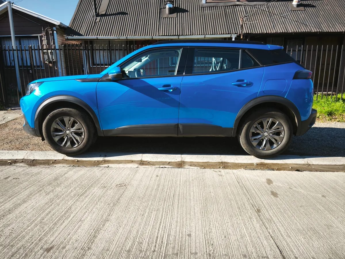 PEUGEOT 2008 1.2 Allure Pack Puretech 130 At año 2022