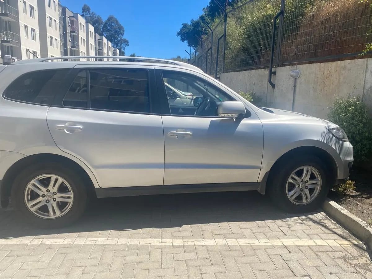 HYUNDAI SANTA FE 2.4 Gls 4wd Mt año 2011