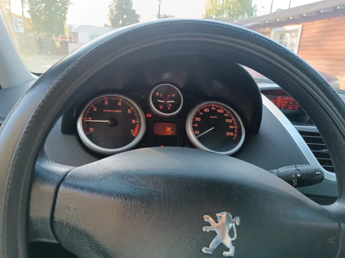 PEUGEOT 207 1.4 Premium One 75hp Mt año 2012