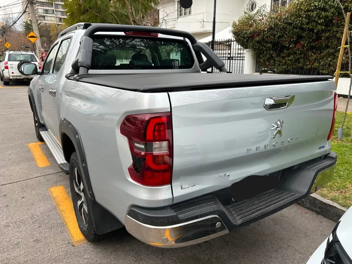 Peugeot Landtrek 2.4 Action4 Thp 210 At 4x4 año 2023