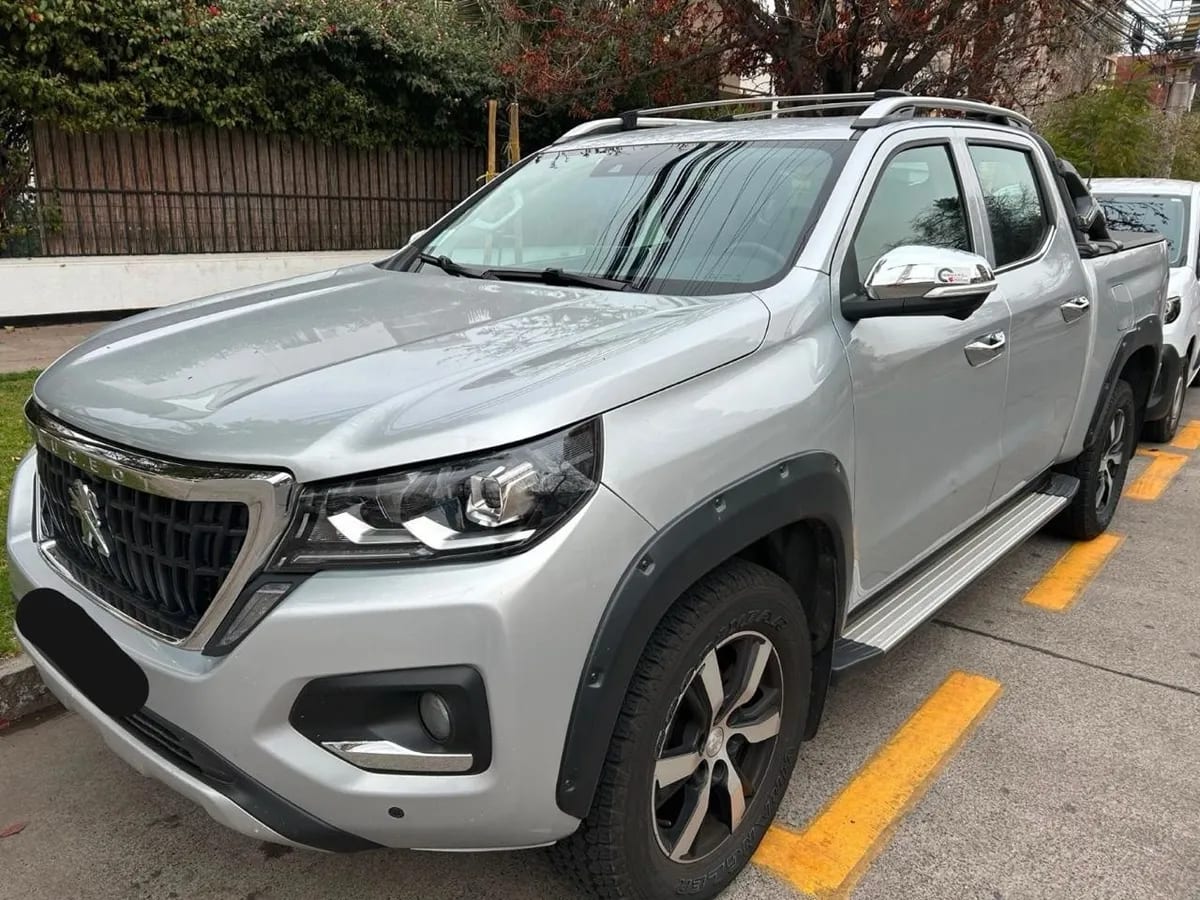 Peugeot Landtrek 2.4 Action4 Thp 210 At 4x4 año 2023