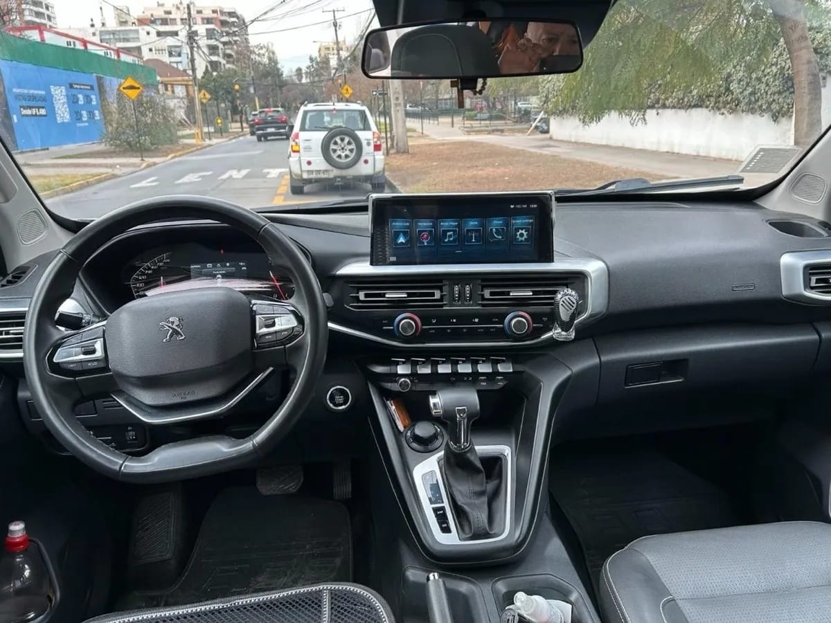 Peugeot Landtrek 2.4 Action4 Thp 210 At 4x4 año 2023