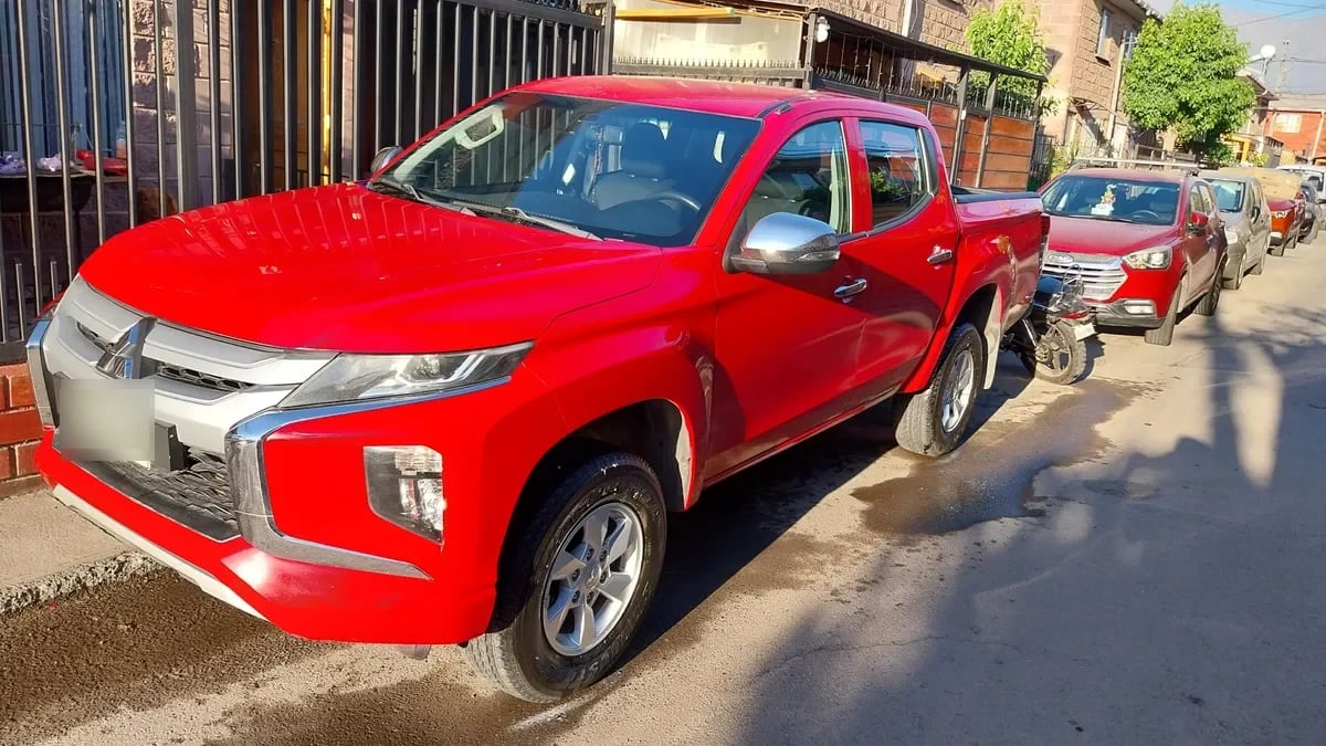 MITSUBISHI L200 2.4 Td Katana Cr Mt 4x2 Diesel año 2022