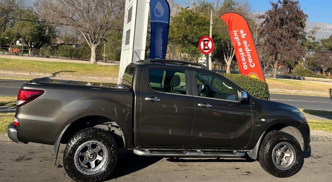 MAZDA BT-50 2.2 Doble Cabina Sdx Mt 4x2 Diesel año 2019