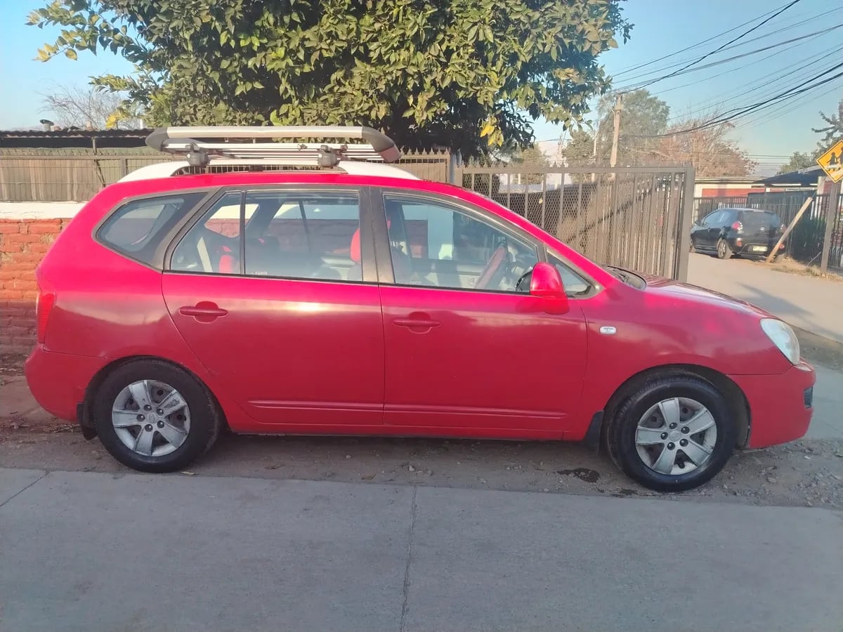 KIA MOTORS CARENS 2.0 Gsl Lx Ac Dab Mt año 2013