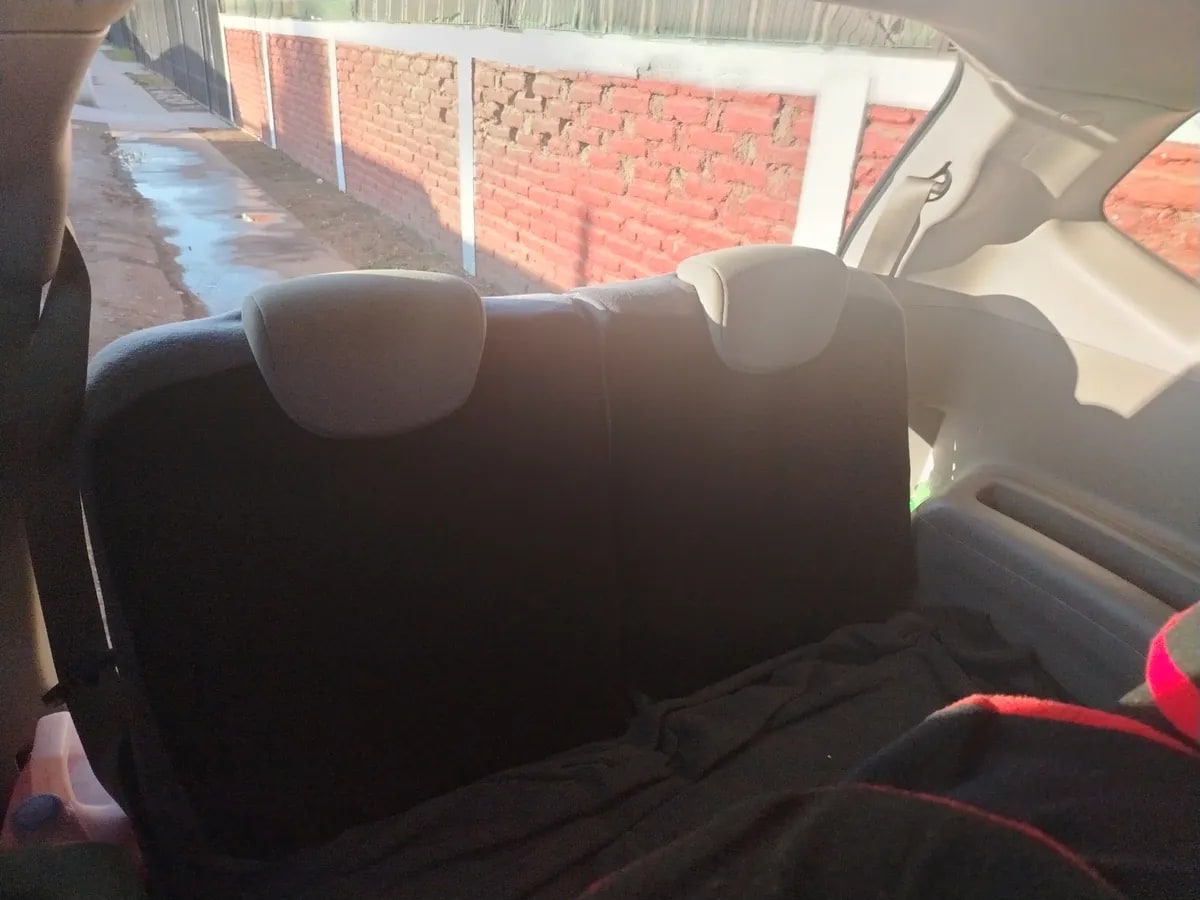 KIA MOTORS CARENS 2.0 Gsl Lx Ac Dab Mt año 2013