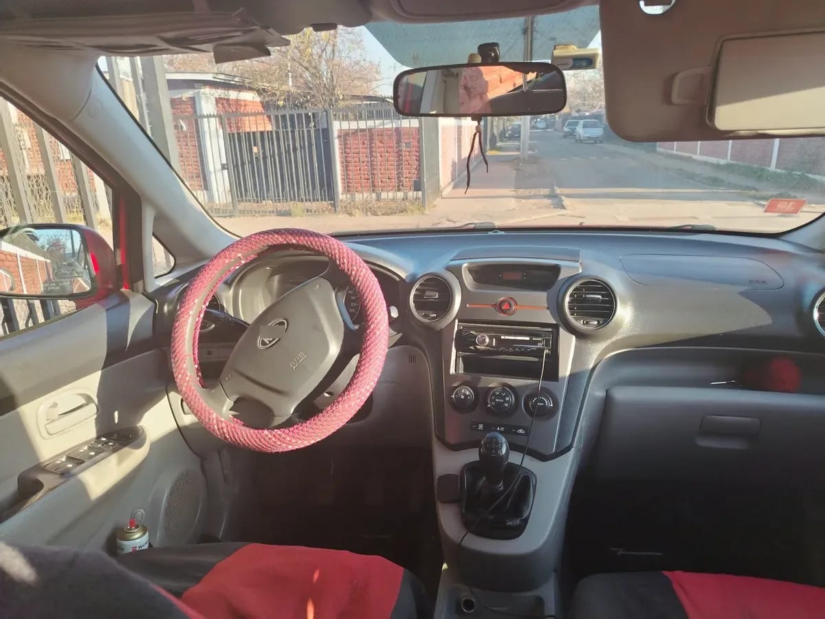 KIA MOTORS CARENS 2.0 Gsl Lx Ac Dab Mt año 2013