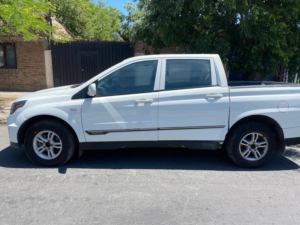 SSANGYONG ACTYON SPORTS 2.0 Dsl Mt 4x2 Ac Abs 2ab año 2016