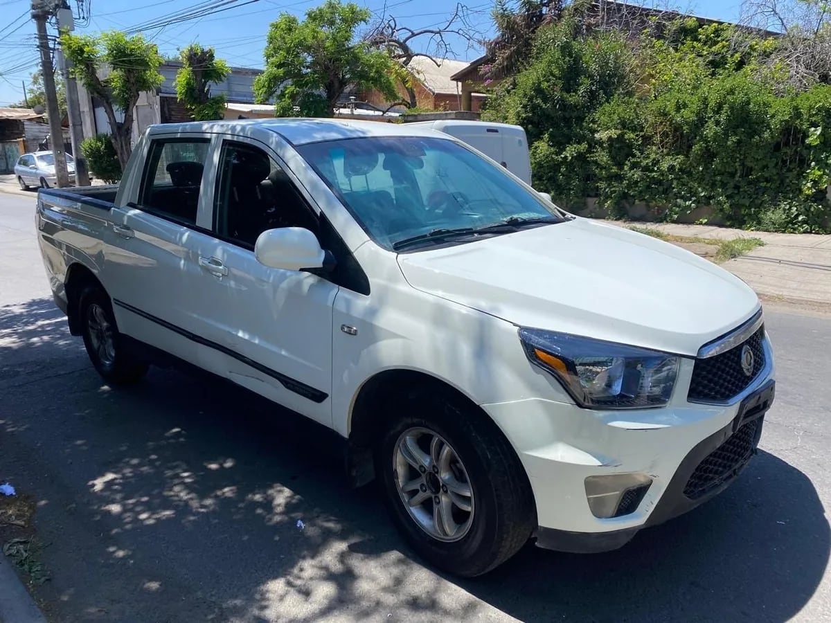 SSANGYONG ACTYON SPORTS 2.0 Dsl Mt 4x2 Ac Abs 2ab año 2016