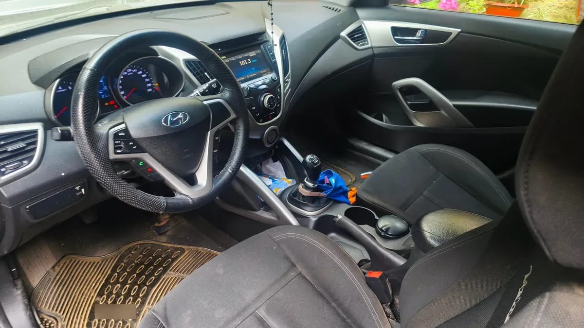 HYUNDAI VELOSTER 1.6 Fs 4dr Gls Mt año 2016