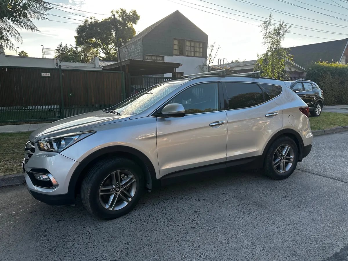 Hyundai Santa Fe 2.4 Dm Gls 2wd At año 2018