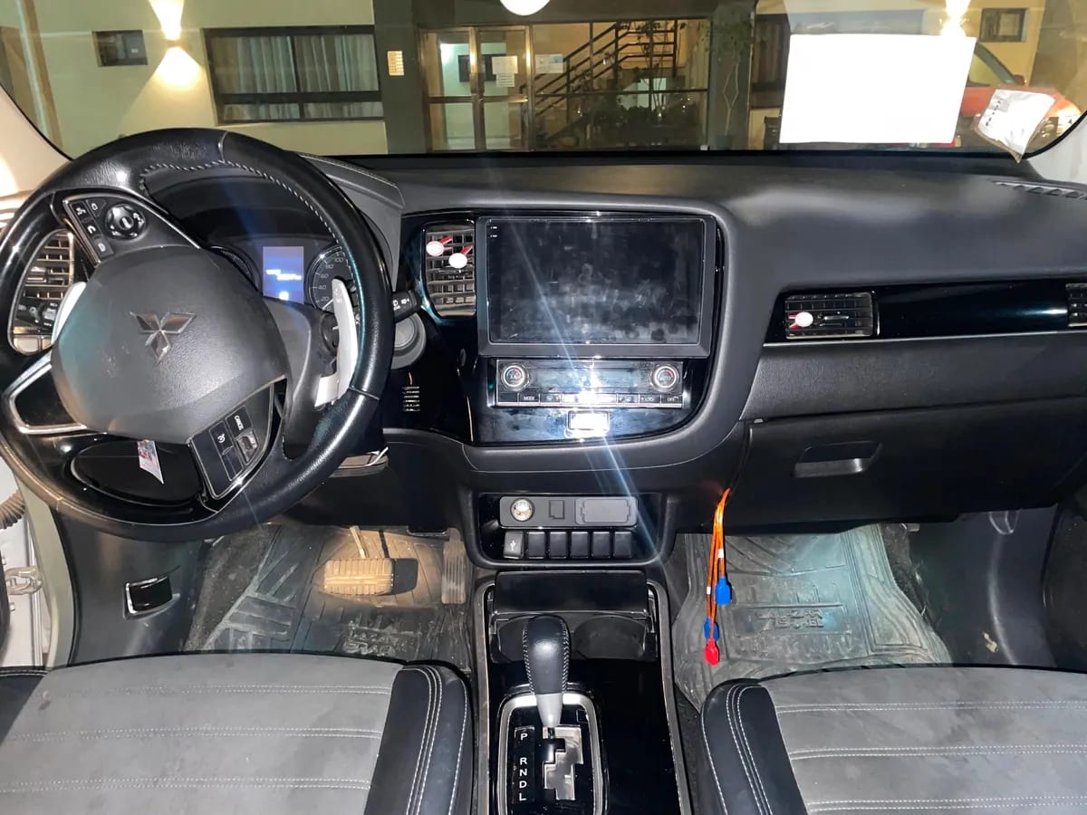 Mitsubishi Outlander 2.4 Glx + At 4x4 año 2022