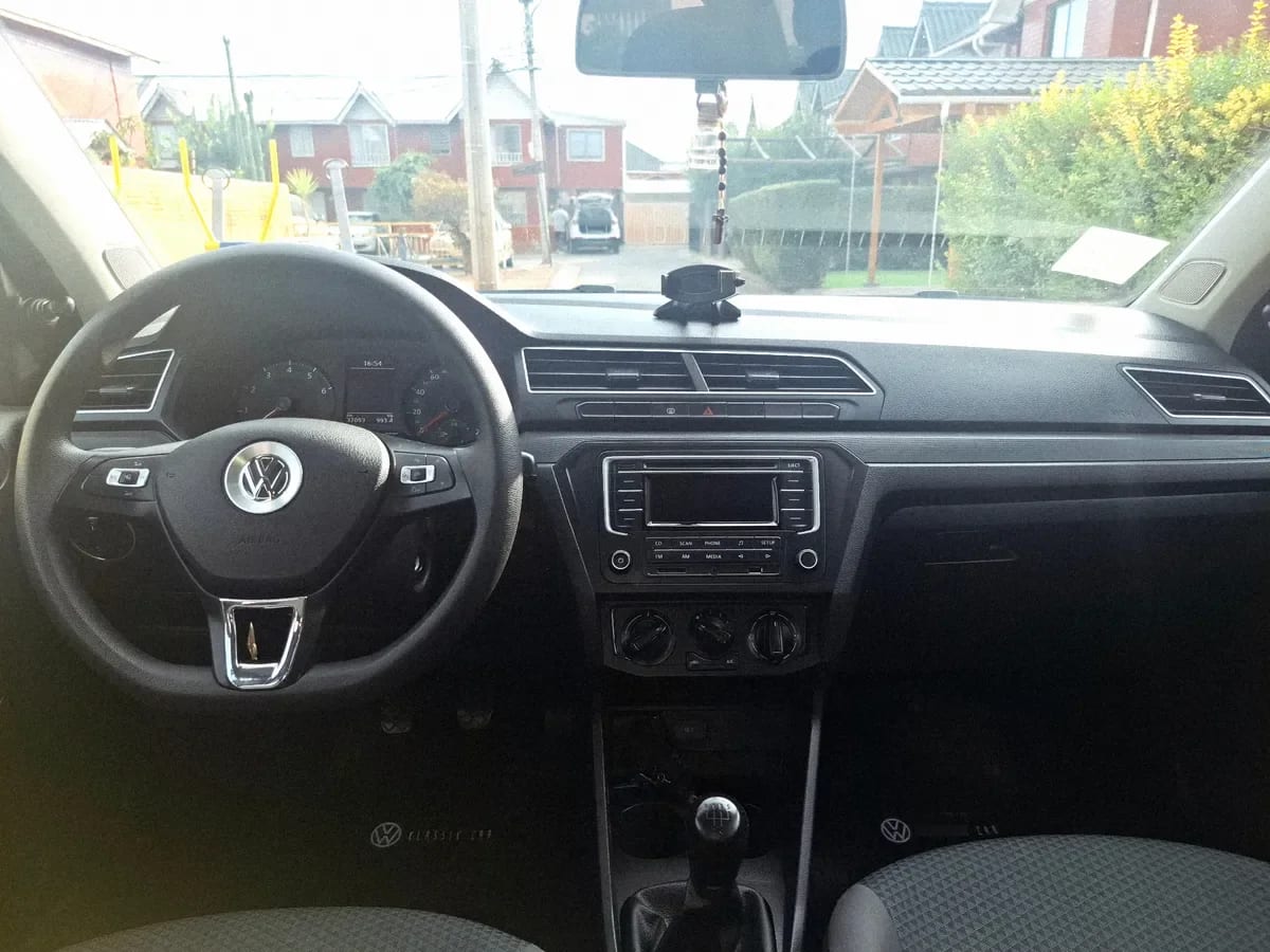 VOLKSWAGEN VOYAGE 1.6 Highline Mt año 2022