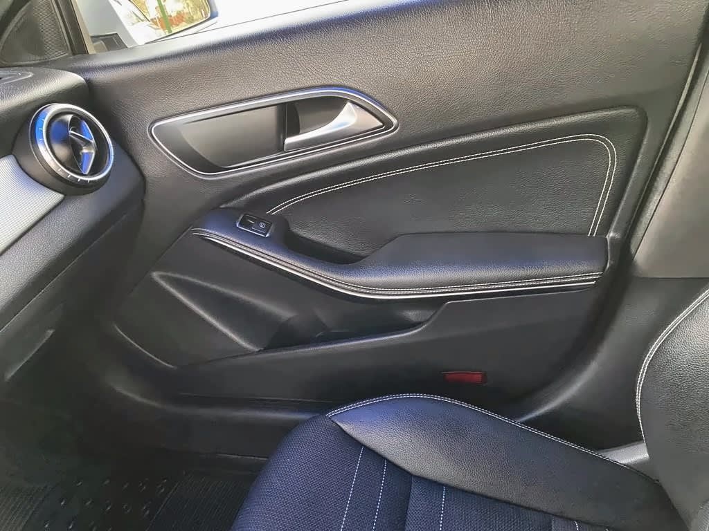 MERCEDES BENZ CLA200 Otra año 2013