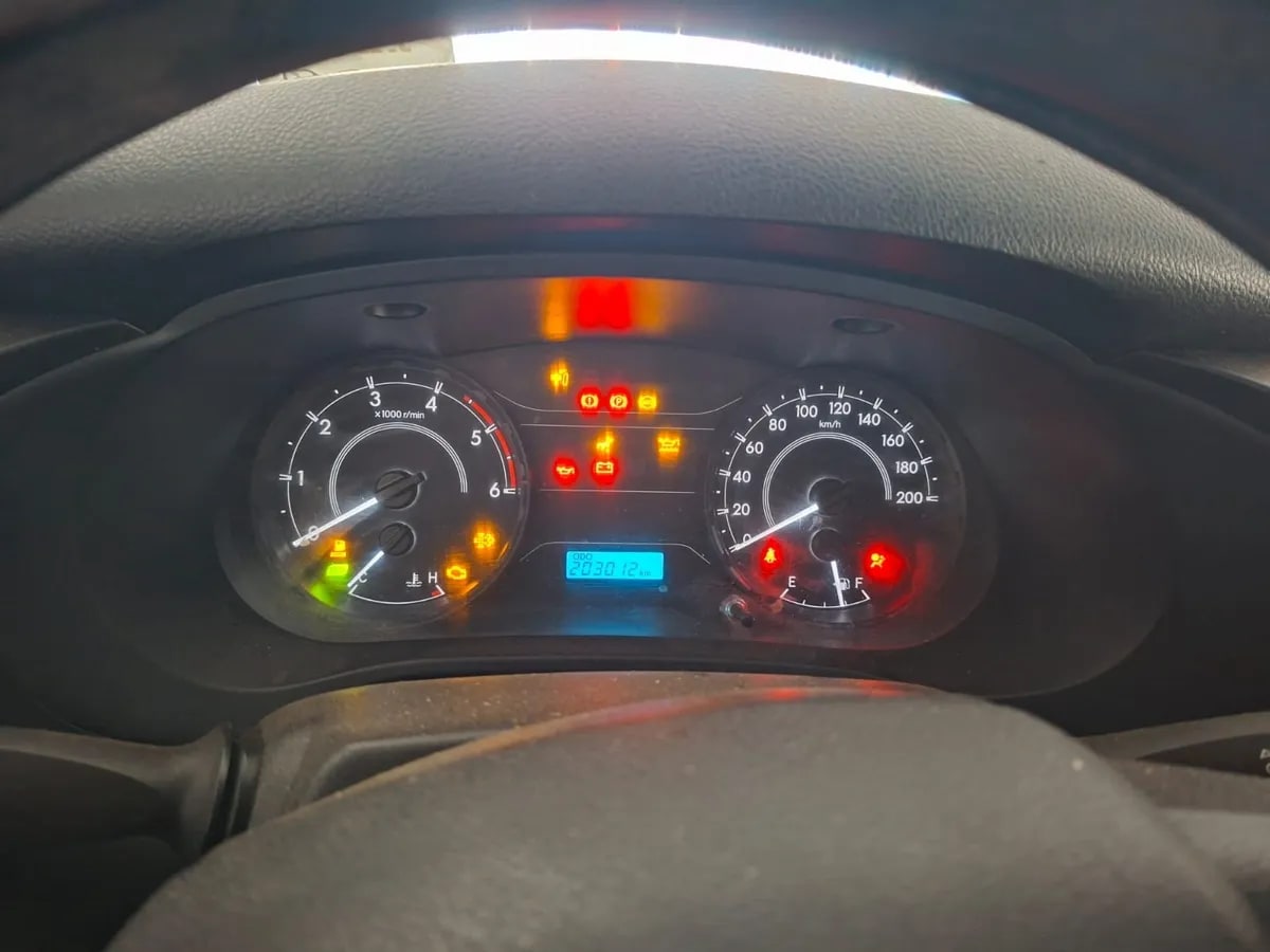 TOYOTA HILUX 2.4 New Hilux Fgq00 Dx / Fhq10 Dx Mt Diesel año 2018