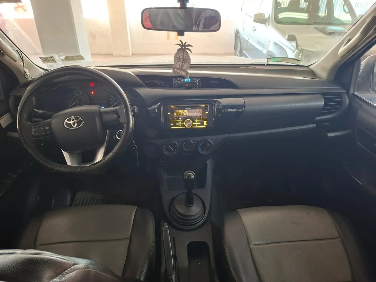 TOYOTA HILUX 2.4 New Hilux Fgq00 Dx / Fhq10 Dx Mt Diesel año 2018