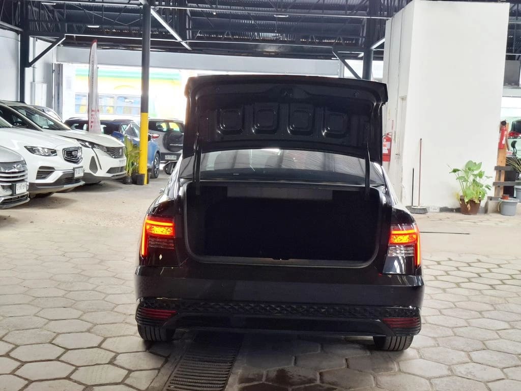 Hyundai Accent 1.5 Design 4x2 Mt 4p año 2024