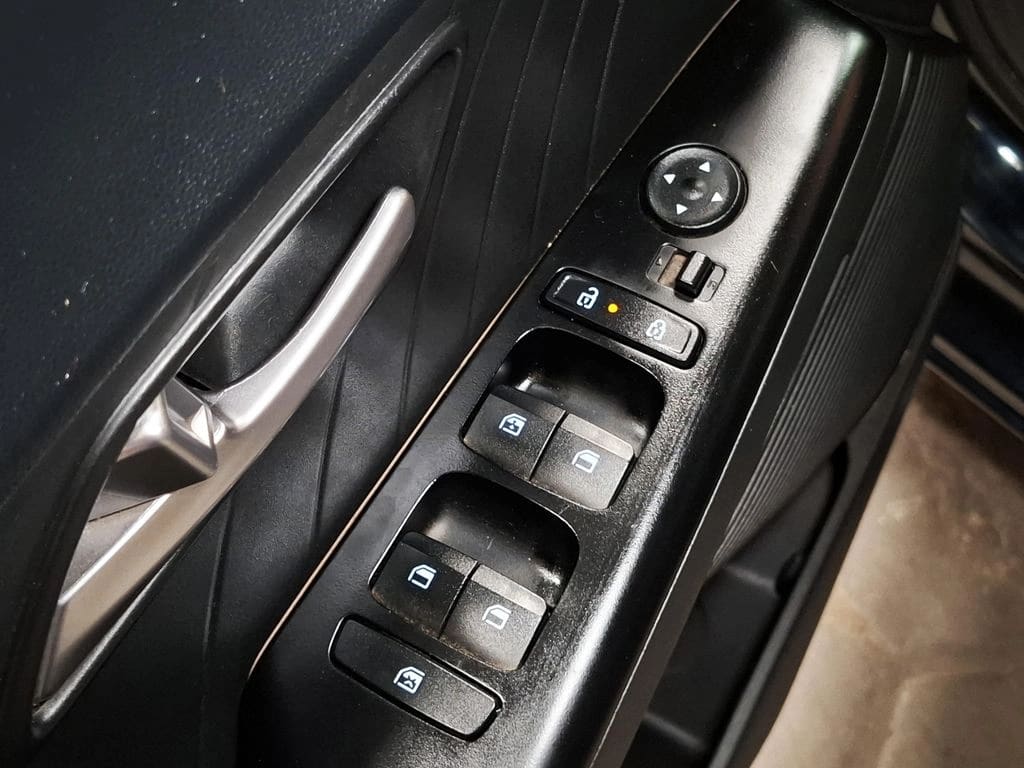Hyundai Accent 1.5 Design 4x2 Mt 4p año 2024