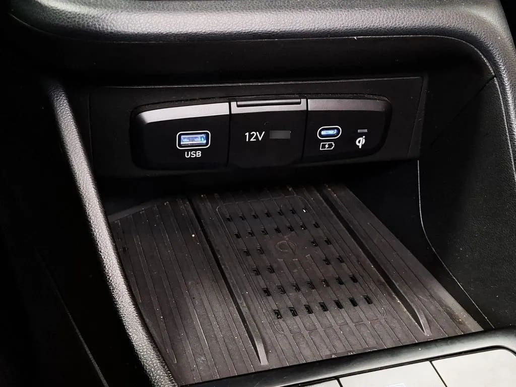 Hyundai Accent 1.5 Design 4x2 Mt 4p año 2024