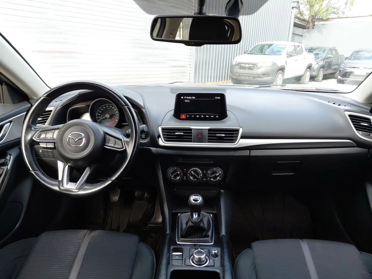 Mazda 3 2.0 V Sport 4x2 Hb 6mt 5p año 2018