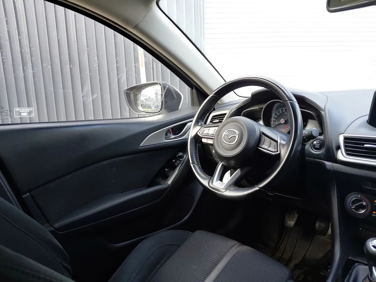 Mazda 3 2.0 V Sport 4x2 Hb 6mt 5p año 2018