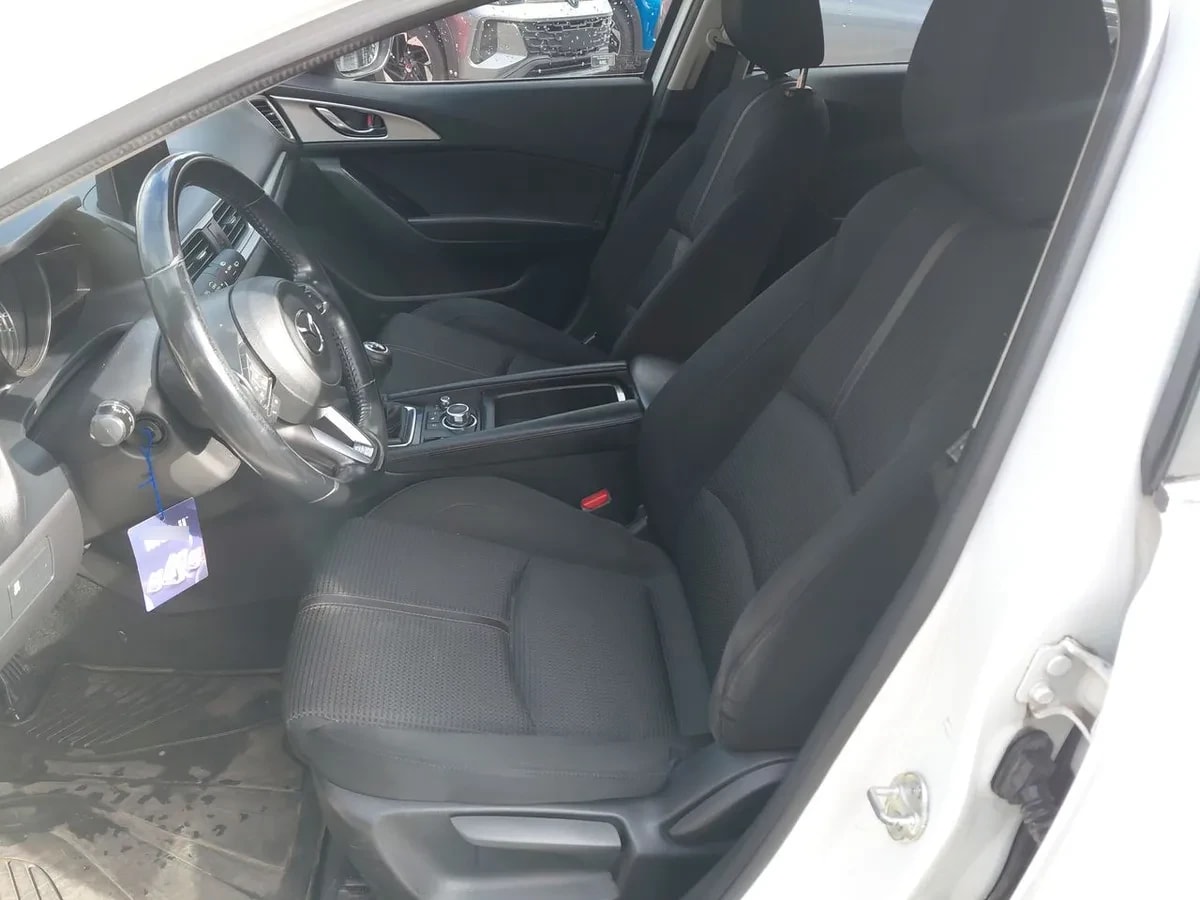 Mazda 3 2.0 V Sport 4x2 Hb 6mt 5p año 2018