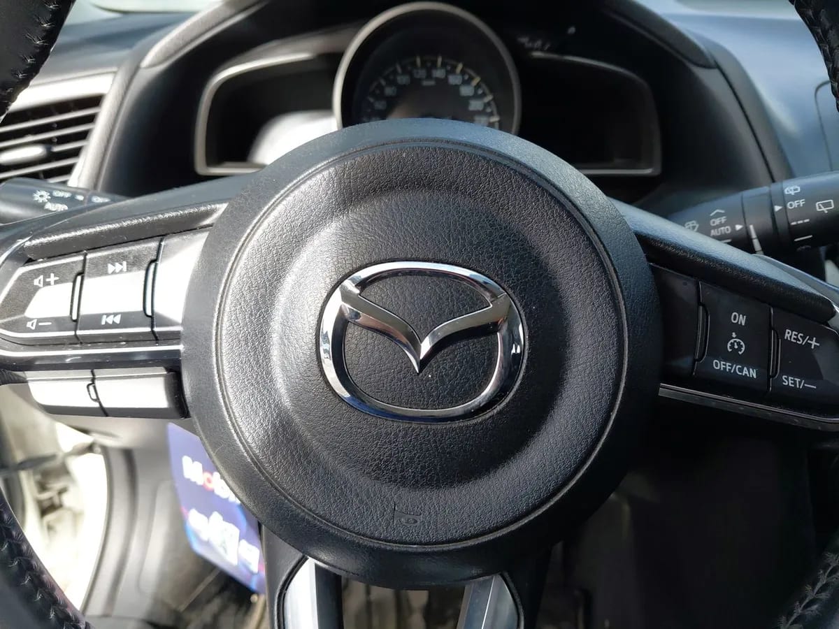 Mazda 3 2.0 V Sport 4x2 Hb 6mt 5p año 2018