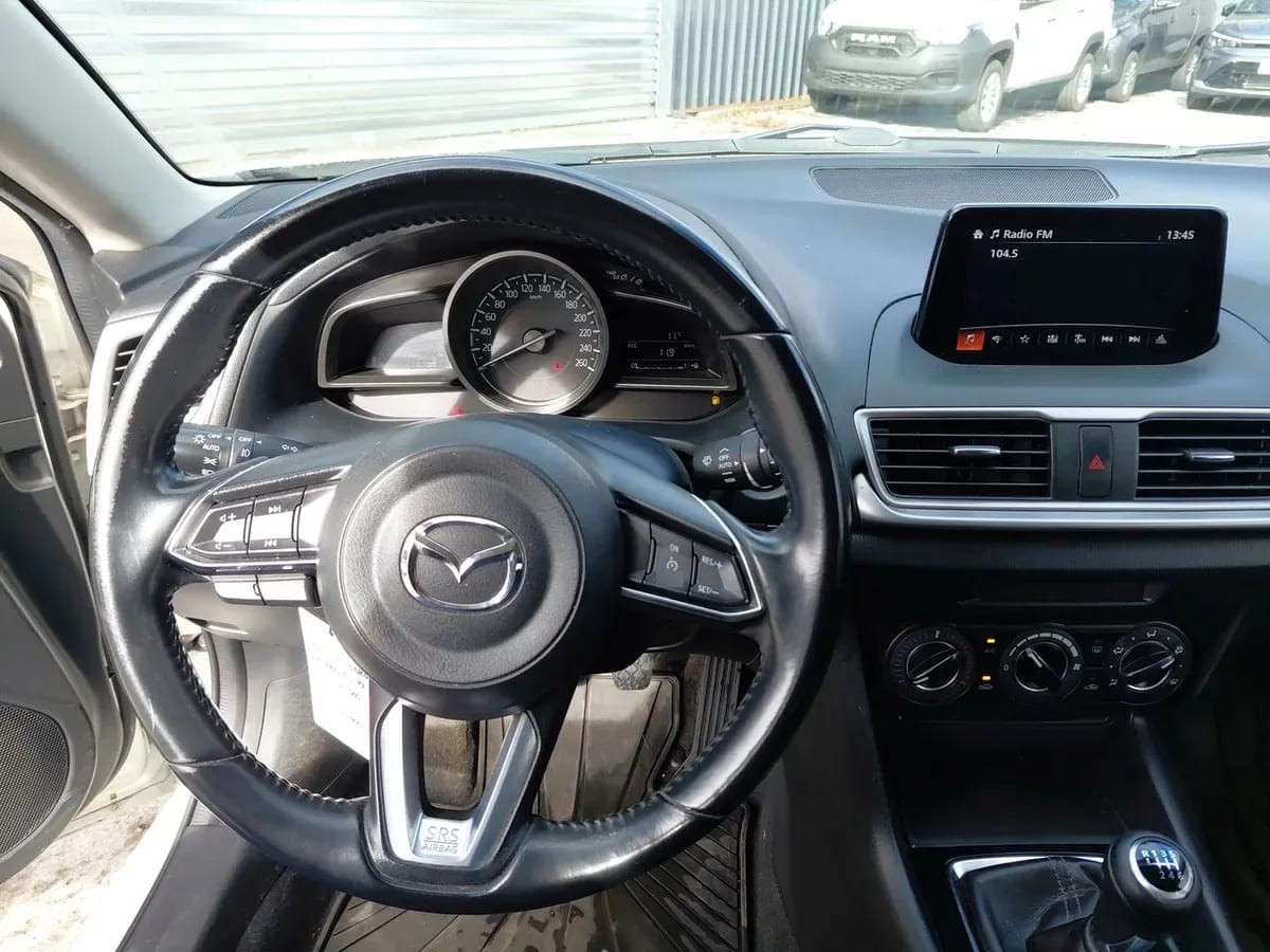 Mazda 3 2.0 V Sport 4x2 Hb 6mt 5p año 2018