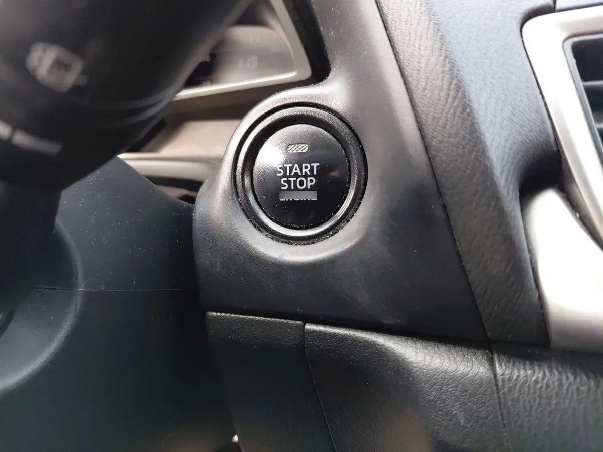 Mazda 3 2.0 V Sport 4x2 Hb 6mt 5p año 2018